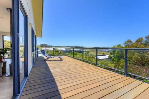 Ocean & Country Views, Spa, Pets Welcome, Fireplace - Your Ocean Oasis 10 Minutes To Phillip Island - Tourism Noosa 2
