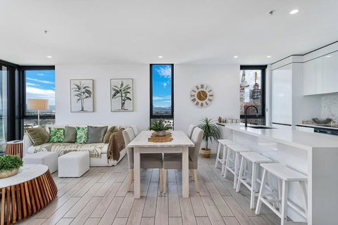 OPUS Apartment - Beach At Your Doorstep Short Walk To Light Rail - Tourism Noosa 3
