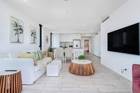 OPUS Apartment - Beach At Your Doorstep Short Walk To Light Rail - Tourism Noosa 2