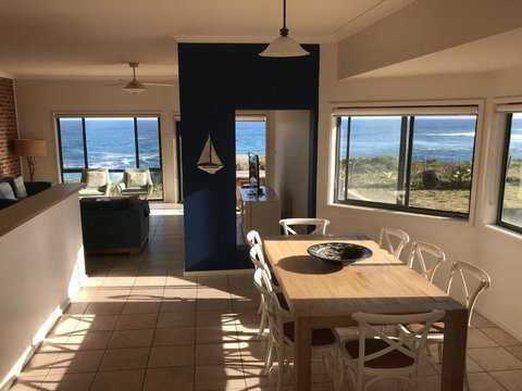 Ocean Views Air Conditioned Luxury With Beautiful Ocean Views - Tourism Noosa 0