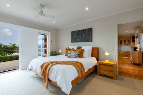 Ocean Views , Spacious House , Pet Friendly - Tourism Noosa 0