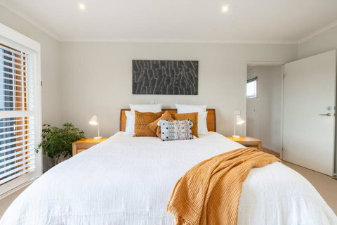 Ocean Views , Spacious House , Pet Friendly - Tourism Noosa 1