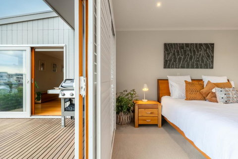 Ocean Views , Spacious House , Pet Friendly - Tourism Noosa 2