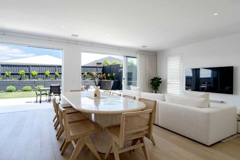 Oceans Horizon Torquay Retreat - Tourism Noosa 0