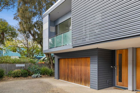 OG- By The Sea, 400m To Beach - Tourism Noosa 0