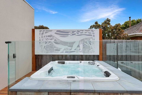 OG Spa Retreat- 3 Bedroom, Spa, Central, Aircon - Tourism Noosa 0