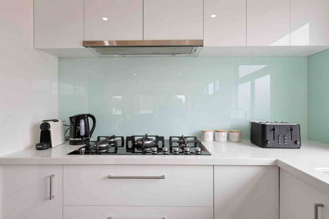OG Spa Retreat- 3 Bedroom, Spa, Central, Aircon - Tourism Noosa 2