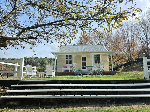 Old Oak Tree Cottage - Tourism Noosa 0