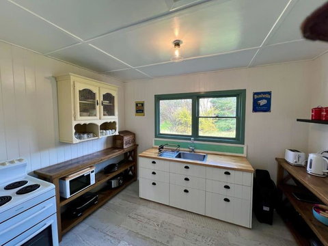 Old Oak Tree Cottage - Tourism Noosa 3