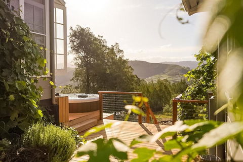 Olive Hill Spa, Views & Home Cinema - Tourism Noosa 0