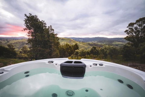 Olive Hill Spa, Views & Home Cinema - Tourism Noosa 1