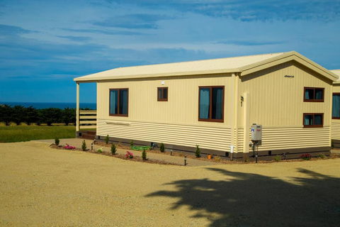 OMARU FARM STAY - Tourism Noosa 0