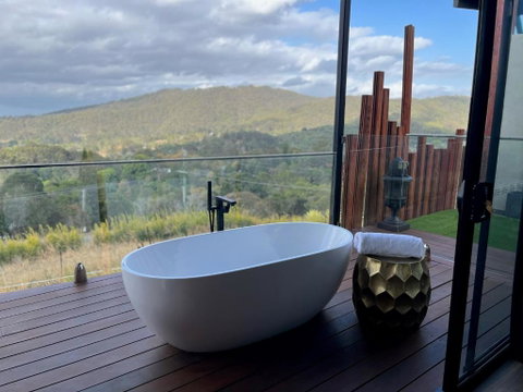 On Eagle Wings Mountain Retreat & Spa - Tourism Noosa 0