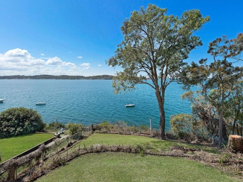 On The Lake At Fishing Point - Tourism Noosa 0