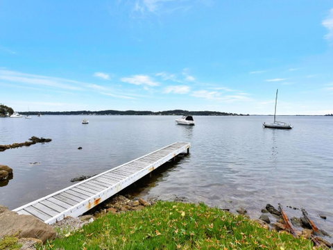 On The Lake At Fishing Point - Tourism Noosa 1