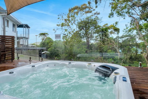 On Top Of The World - Tourism Noosa 1