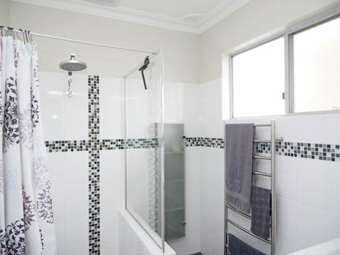 ONDINE, 4 Belmore Street - Tourism Noosa 1