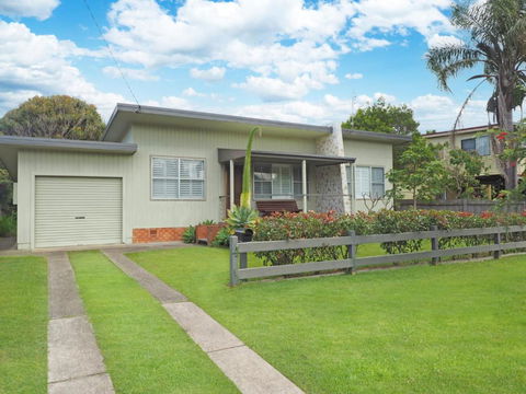 ONDINE, 4 Belmore Street - Tourism Noosa 0