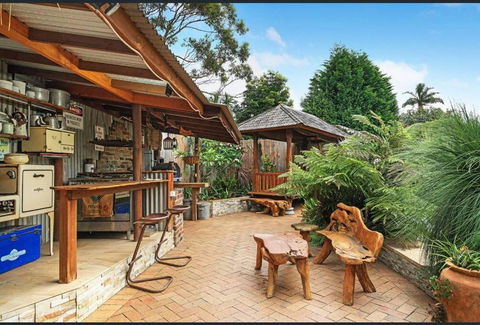ONE OF A KIND Vacation Rental- Berkeley Vale - Tourism Noosa 2