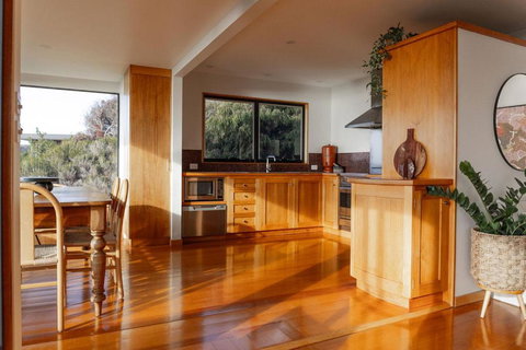 Oriole Bay Of Fires - Tourism Noosa 1