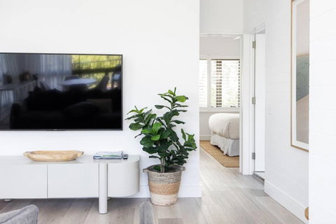 Otto Descola - Views, Walk To Hastings St & Beach - Tourism Noosa 1