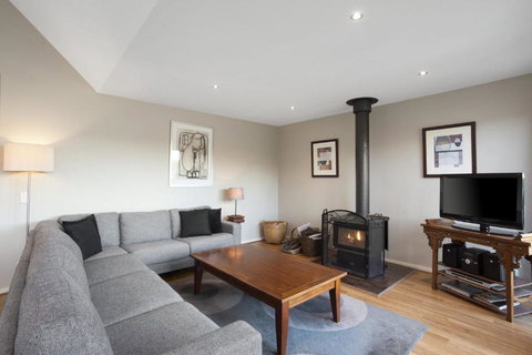 Otway Vista 12 - Tourism Noosa 2