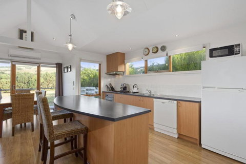 Otway Vista 12 - Tourism Noosa 1