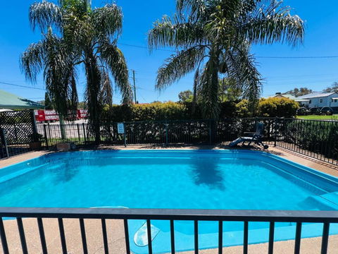 OVERLANDER MOTOR LODGE - Tourism Noosa 0