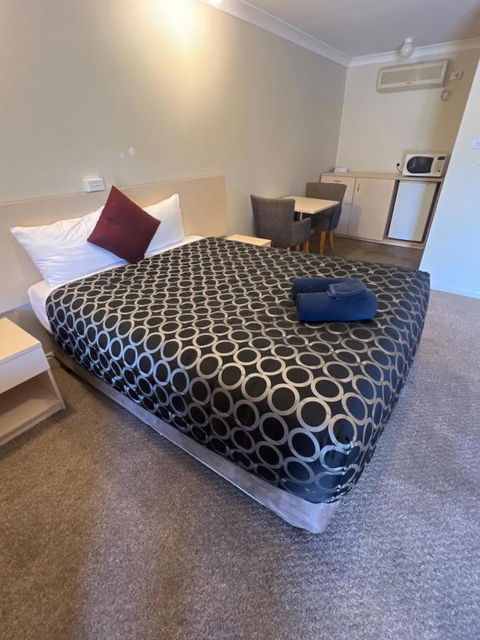OVERLANDER MOTOR LODGE - Tourism Noosa 1