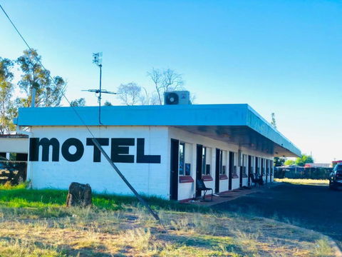 OXFORD HOTEL MOTEL - Tourism Noosa 2