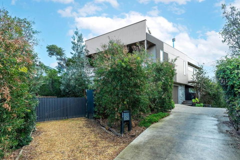 Omaroo On Surf Inverloch - Tourism Noosa 0