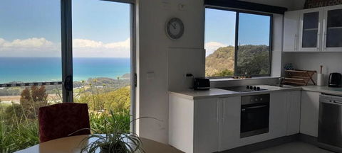 ON TOP Of THE WORLD Garden Studio - Tourism Noosa 3