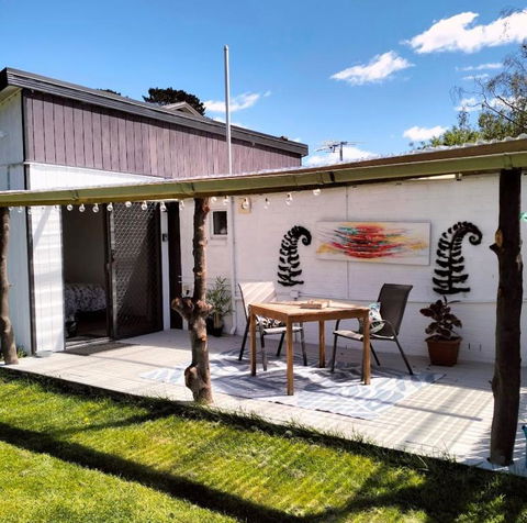 Peaceful Pet Friendly 1 Bedroom Cottage On 1 Acre - Tourism Noosa 0