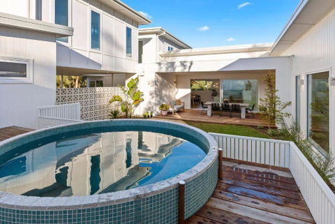 Palm Springs Hideaway - Tourism Noosa 0