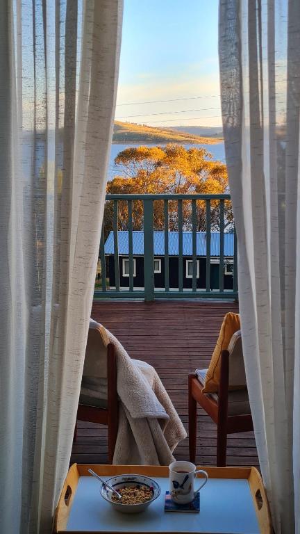 Panoramic Lake View - Tourism Noosa 3