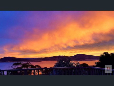 Panoramic Lake View - Tourism Noosa 0