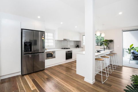 Park Avenue Terrace House Sleeps 9 - Tourism Noosa 1