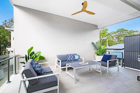 Park Avenue Terrace House Sleeps 9 - Tourism Noosa 3