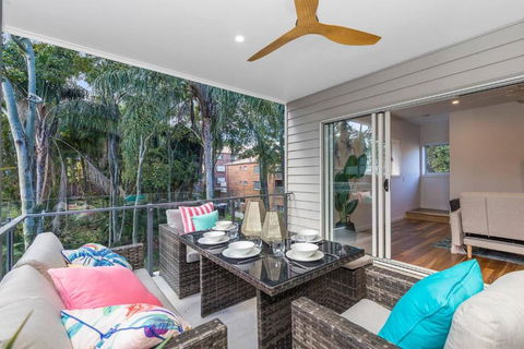 Park Avenue Townhouse Retreat Brisbane Sleeps 10 - Tourism Noosa 2