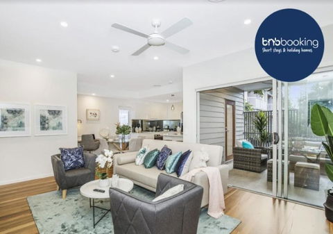 Park Avenue Townhouse Retreat Brisbane Sleeps 10 - Tourism Noosa 0