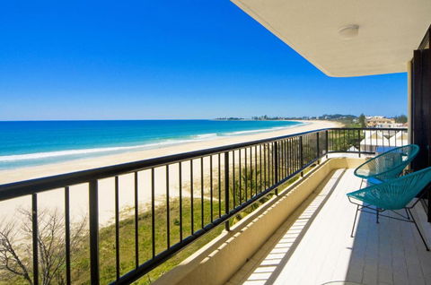 Pelican Sands Beach Resort - Tourism Noosa 0