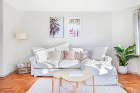 Perfect Manly Retreat, In The Heart Of Manly, Family & Couple Friendly Apartment With CAR SPOT - Tourism Noosa 1