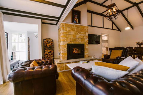 Pet-Friendly Highlands Home With Fireplace - Tourism Noosa 0