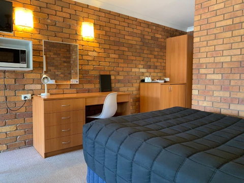 Peter Allen Motor Inn - Tourism Noosa 0