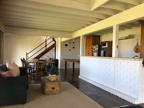 Peterborough Beach House - Tourism Noosa 0