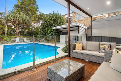 Pool Side Luxury Pet Friendly - Walk To The Beach - Tourism Noosa 0