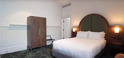 Portarlington Grand Hotel - Tourism Noosa 1