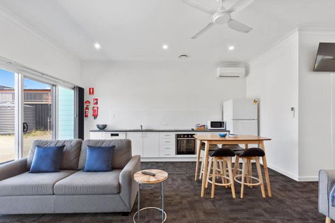Port Lincoln Shark Apartment 4 - Tourism Noosa 1