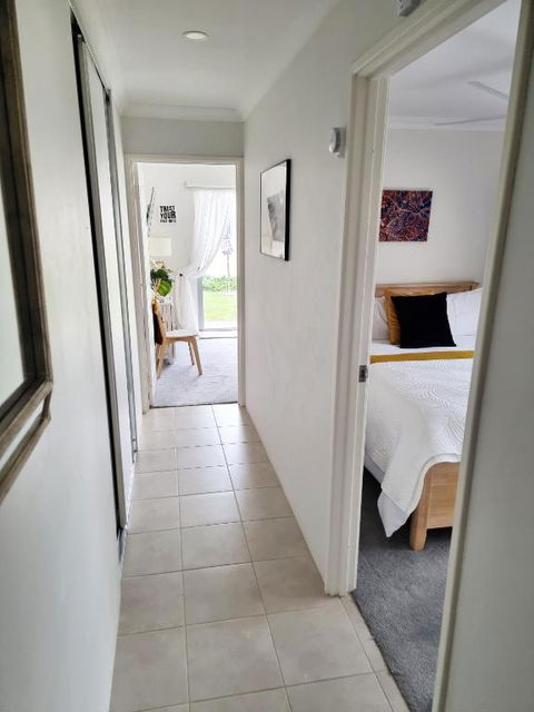 Queen Bed Apartment- No Sharing, Your Very Own Space - Tourism Noosa 2