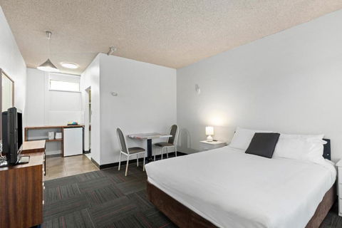 Red Carpet Motel - Tourism Noosa 1